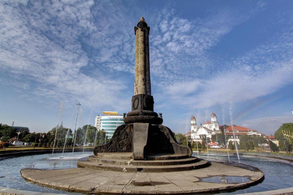 Front One Boutique Tugu Muda Semarang Hotel Exterior photo